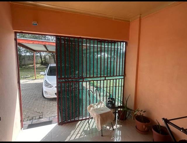 3 BEDROOM HOUSE FOR SALE IN KOSMOSPARK